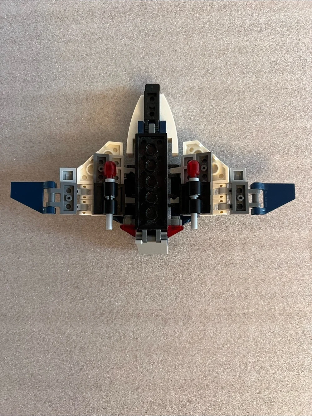 LEGO Marvel Super Heroes #30304 The Avengers Mini Quinjet - Picture 3 of 5